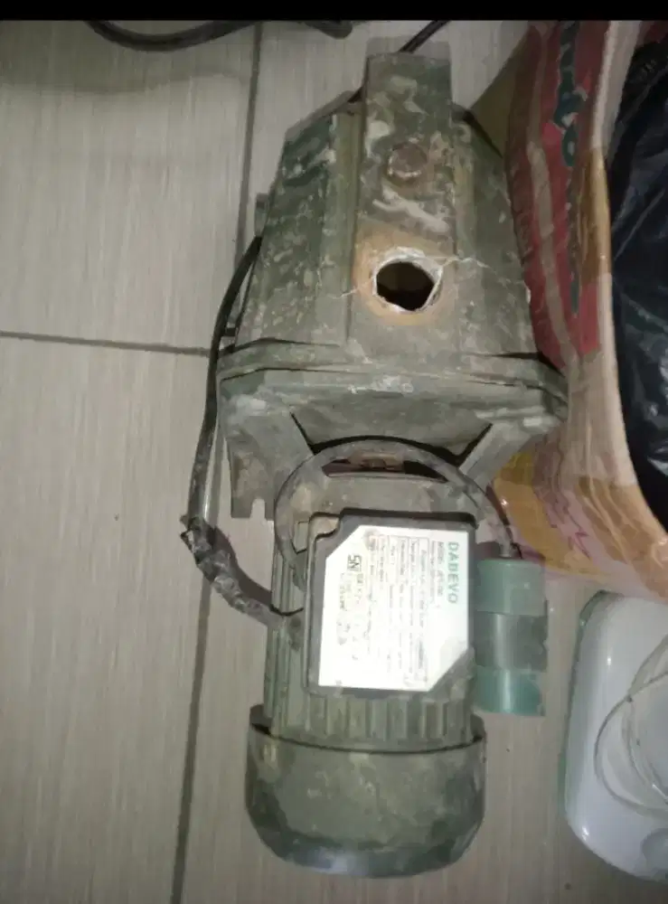 Jual aja mesin air semi jet ,,,masih normal bagus mesin siap pakai jos