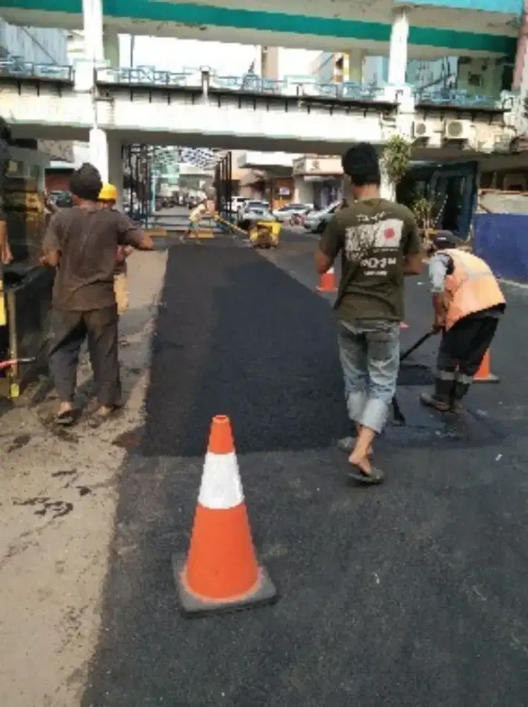 Aspal hotmix halaman rumah