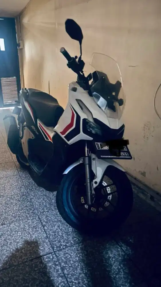 Honda Adv 150 putih