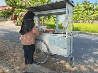Dibutuhkan karyawan jaga rombong PKL tempe mendoan