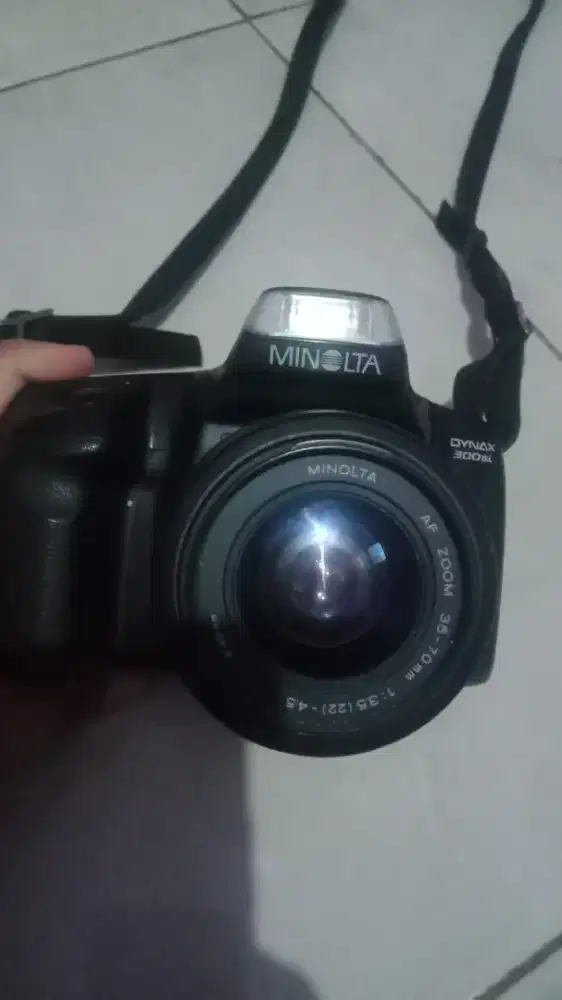 Minolta Dynax 300si + AF Zoom 35-70mm - Kamera Film Analog