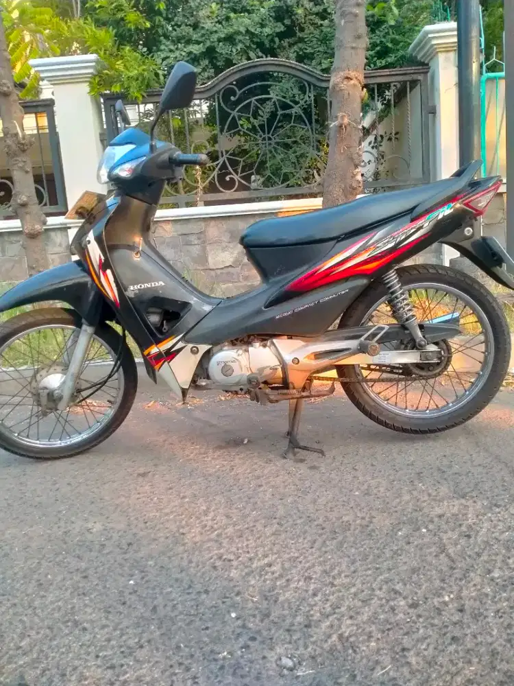 Honda supra tahun 2006, mesin ok tinggal pakik pajak dan plat baru