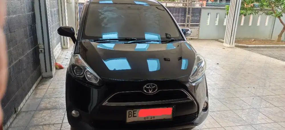 Toyota Sienta type V Matic 2019 warna hitam BE Kota
