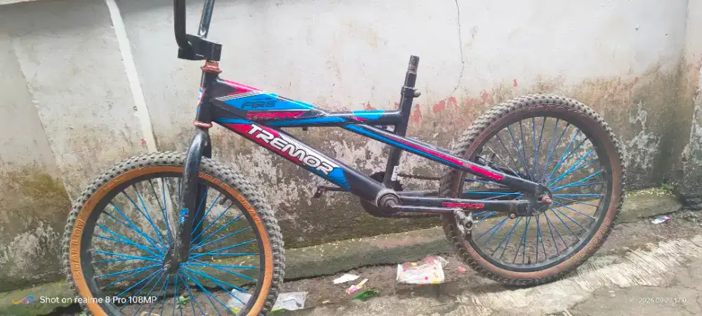 Sepeda BMX tornado ukuran 17