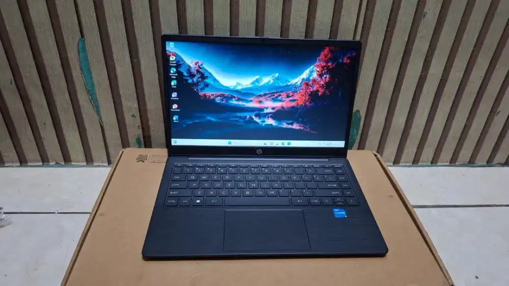 Laptop Hp 14-ep0xxx Intel Core i3-N305 RAM 8 GB SSD 512 GB