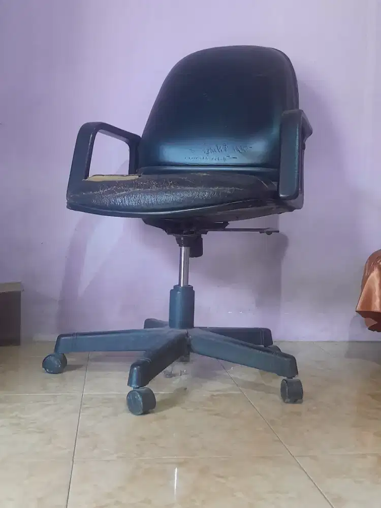 Kursi kantor bekas