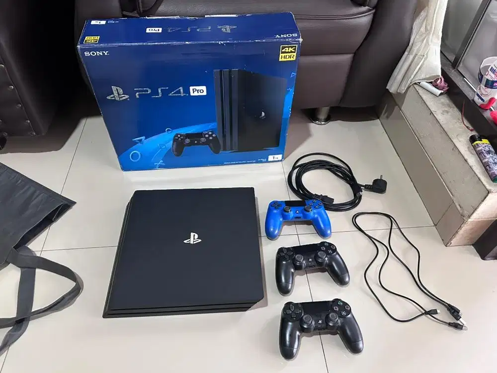 playstation 4 pro ps4 pro 1TB CUH-7102B