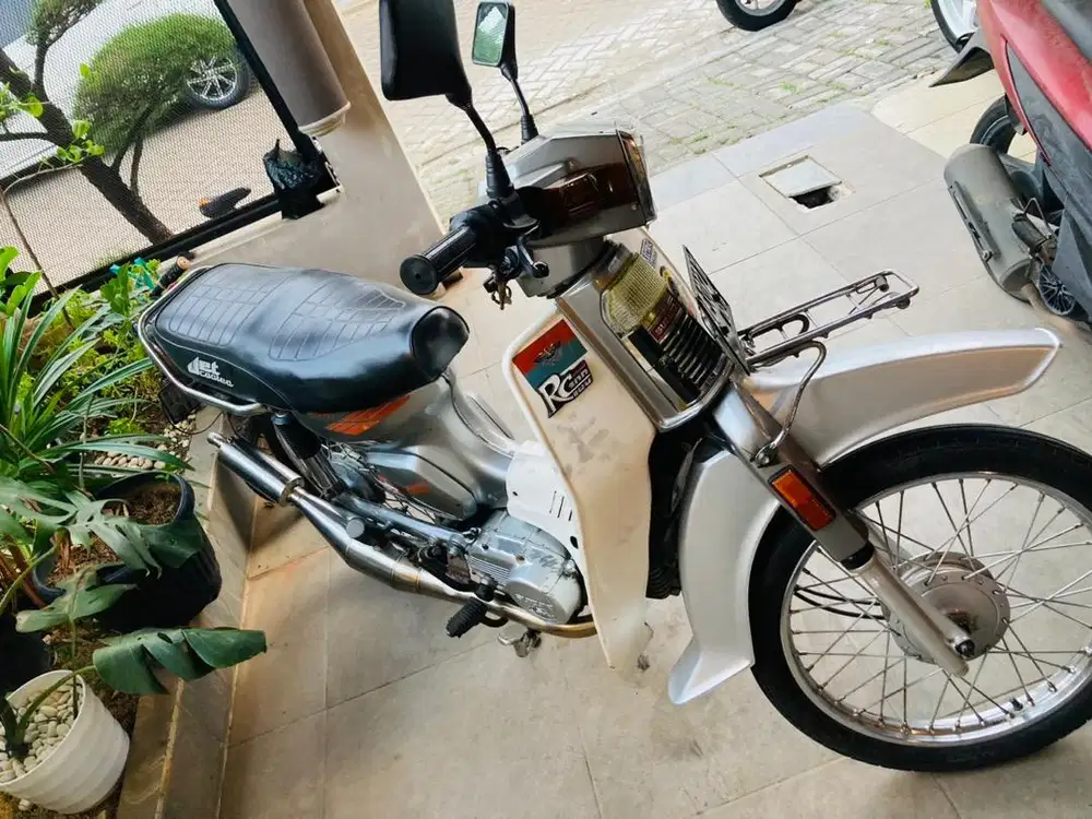 SUZUKI RC 100 TAHUN 1988