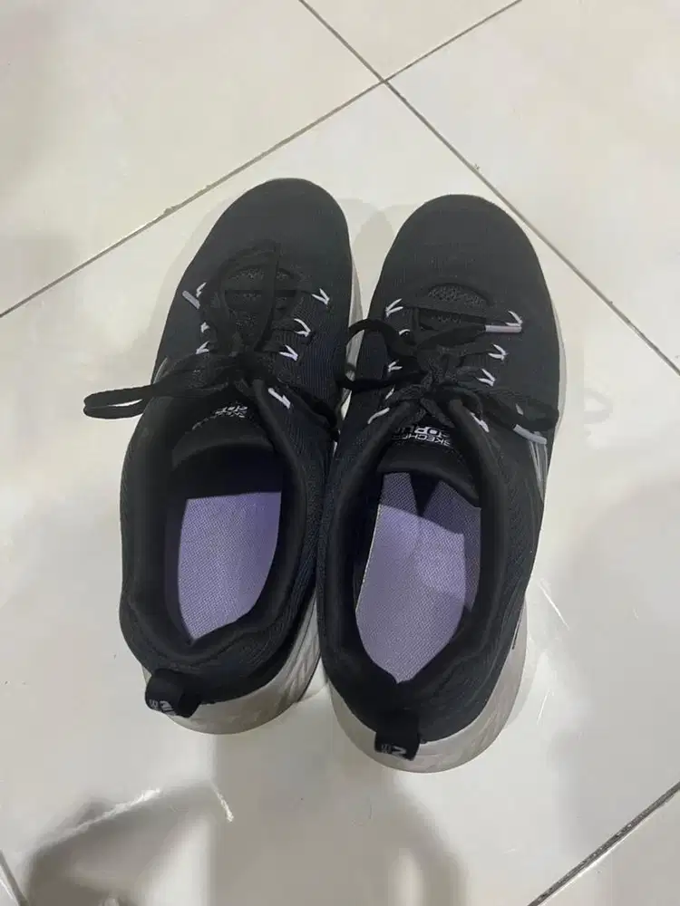 Sepatu wanita skechers gorun