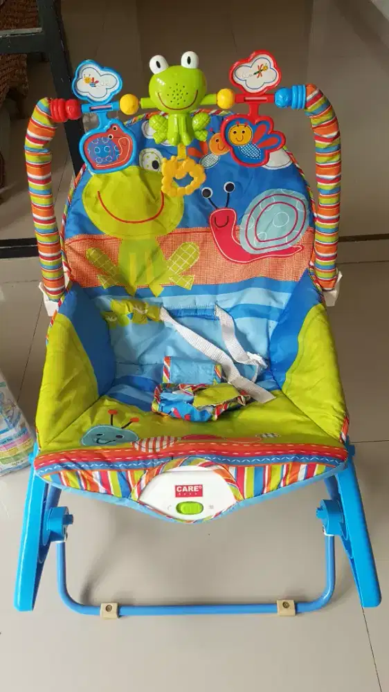 Kursi goyang bayi