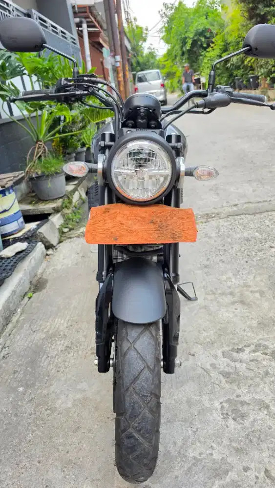 Motor Yamaha Xsr 155 Silver Metallic 2025 Low Km Surat lengkap Mulus