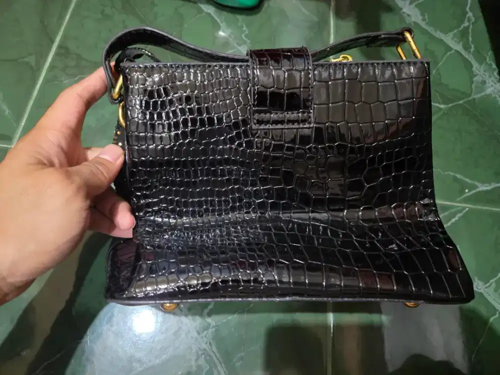 Tas Hitam Wanita