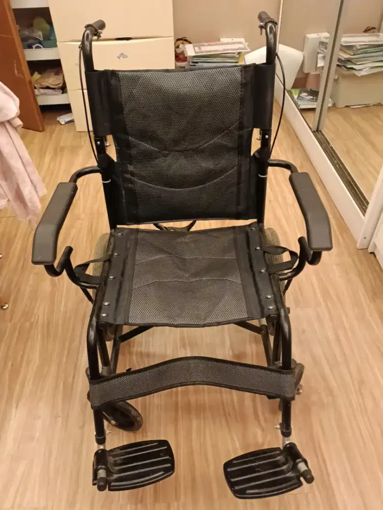 Jual kursi roda bisa dilipat
