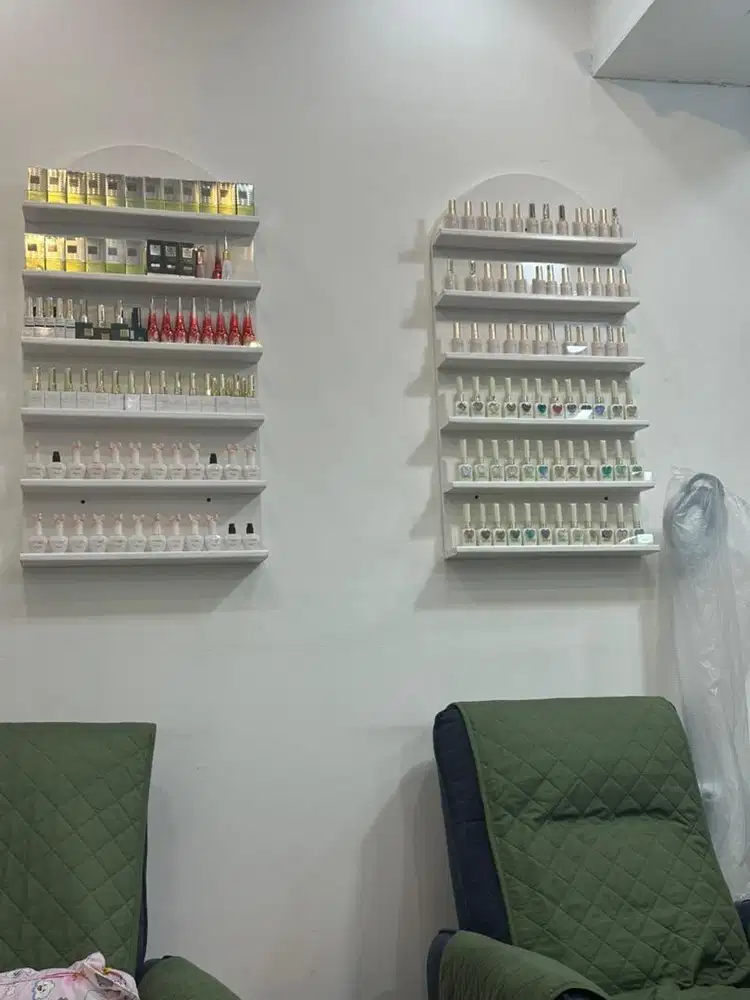 Dicari nails terapist