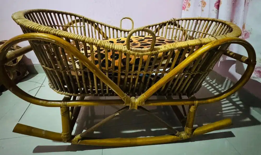 Ayunan Bayi Rotan/Bambu Bekas – Kokoh & Siap Pakai