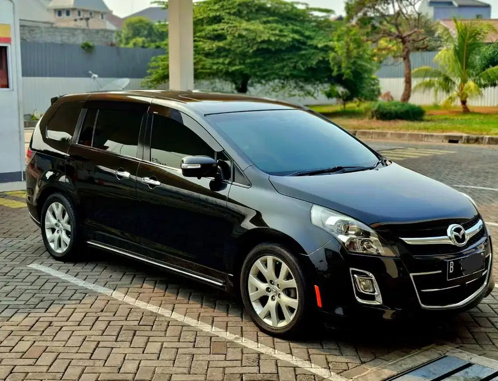 mazda 8 AT Hitam Istimewa