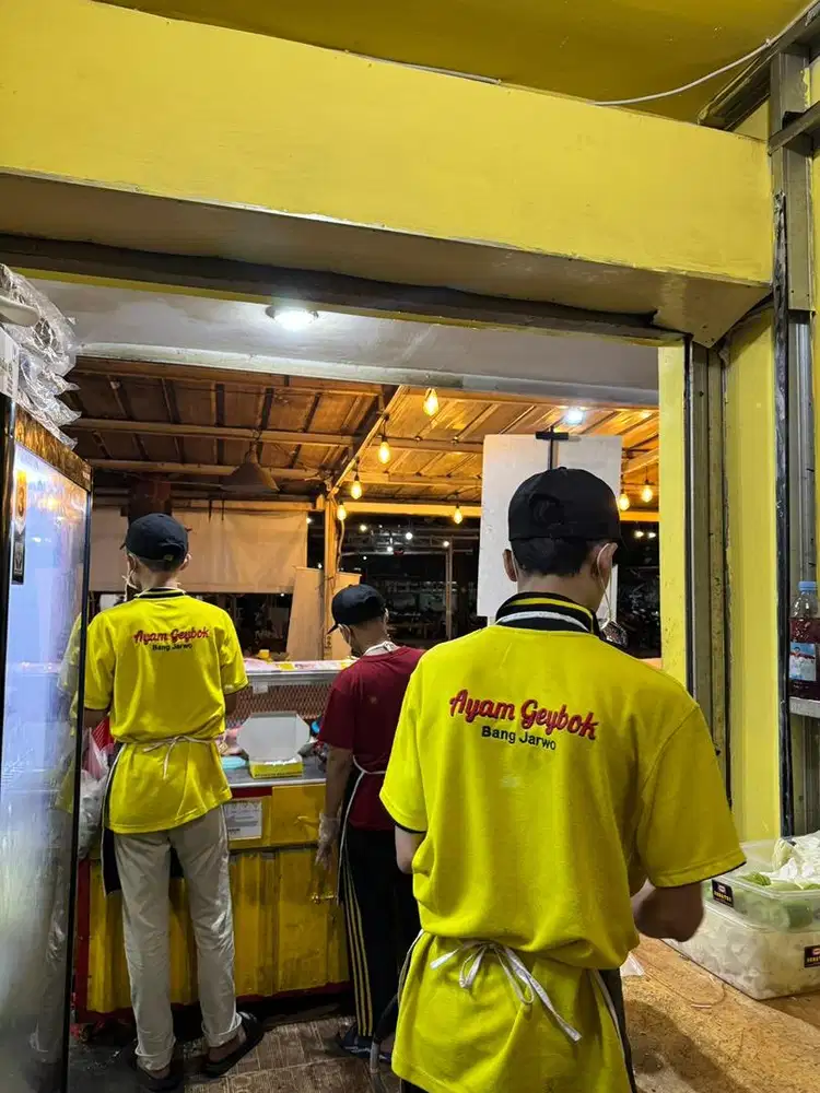 Pekerja Ayam Geybok Bang Jarwo Cabang Pejaten