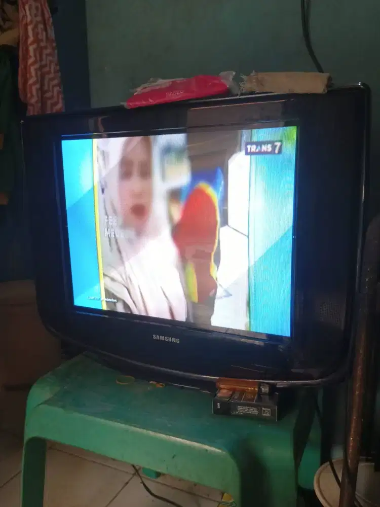 Tv Samsung datar 21inch berikut stb dan antena digital