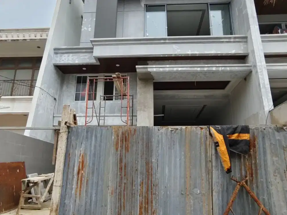 Rumah Baru 3 Lantai di Puri Indah Row Jalan Lebar
