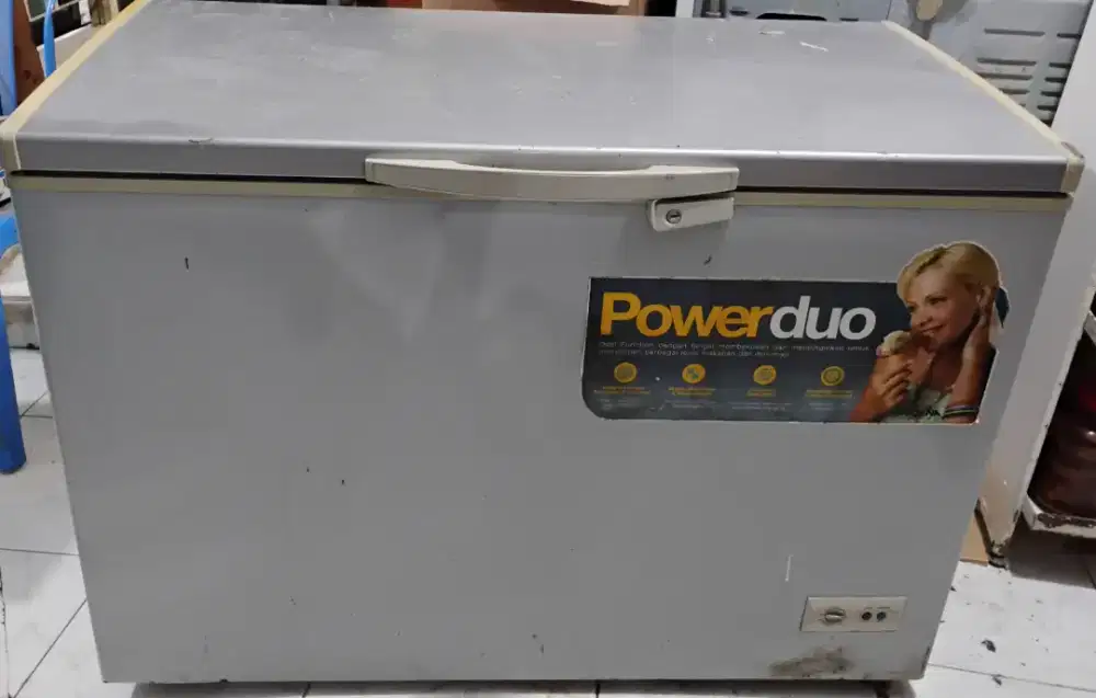 Dijual Frezer modena