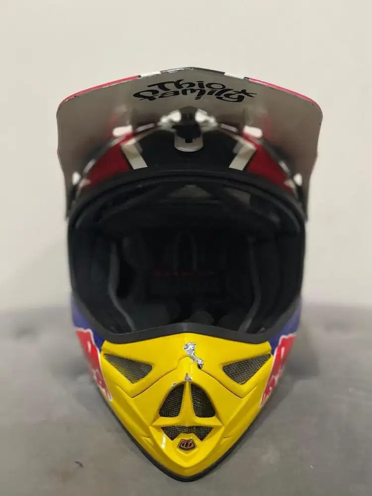 TLD Air Snell 2005 Red Bull Lotus Size L Helm Cross Vintage Nego