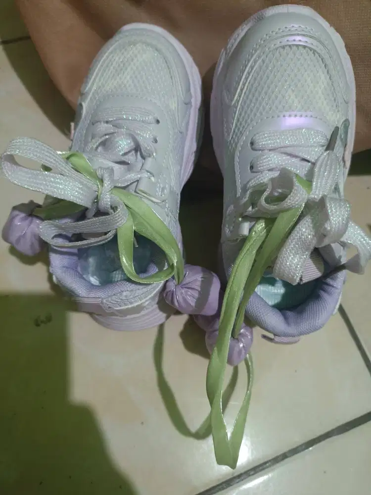 Sepatu anak import