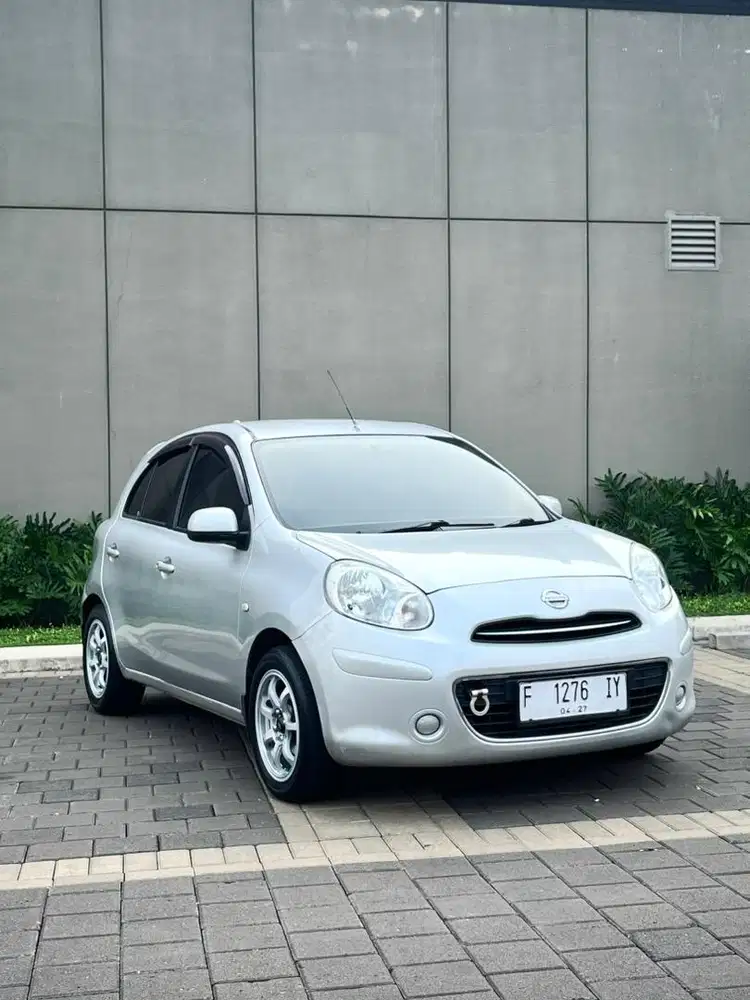 Nissan March 2011 Bensin