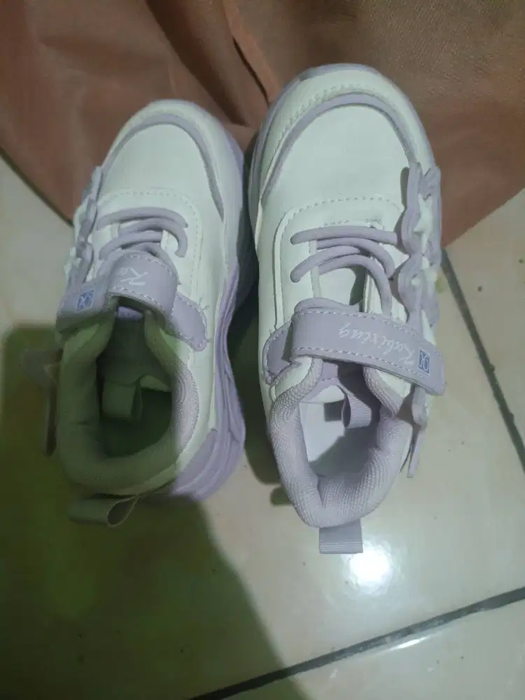 Sepatu anak import