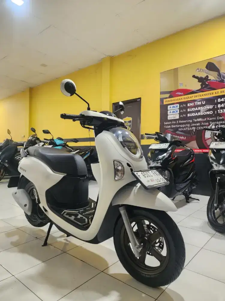 SCOOPY PRESTIGE KM LOW