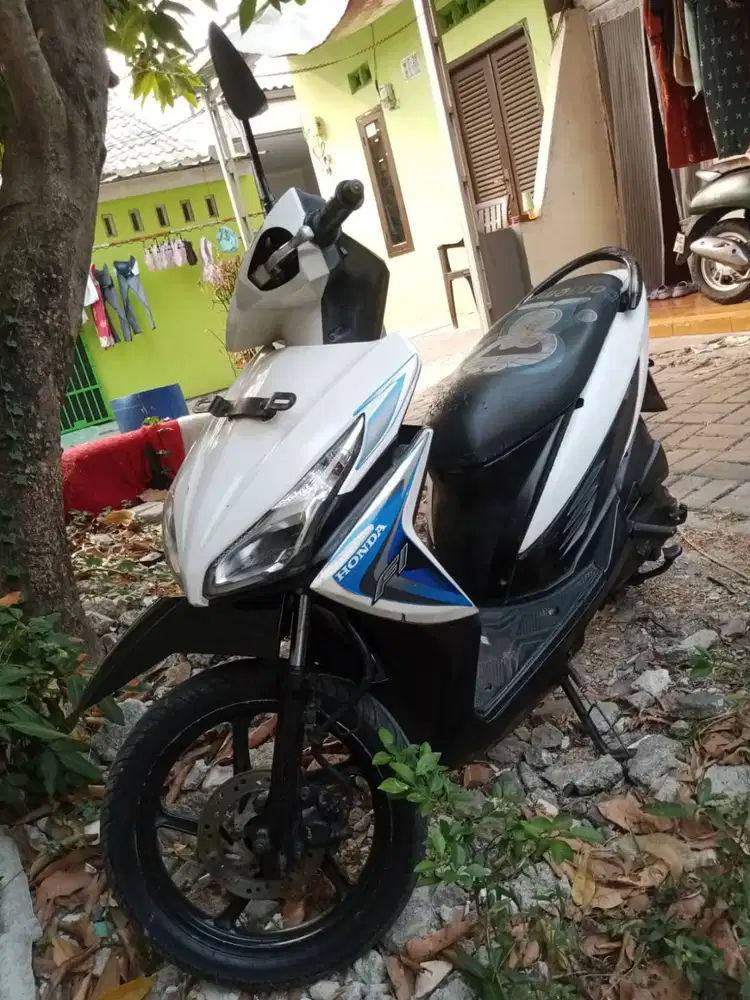 Vario LED 110 tahun 2015