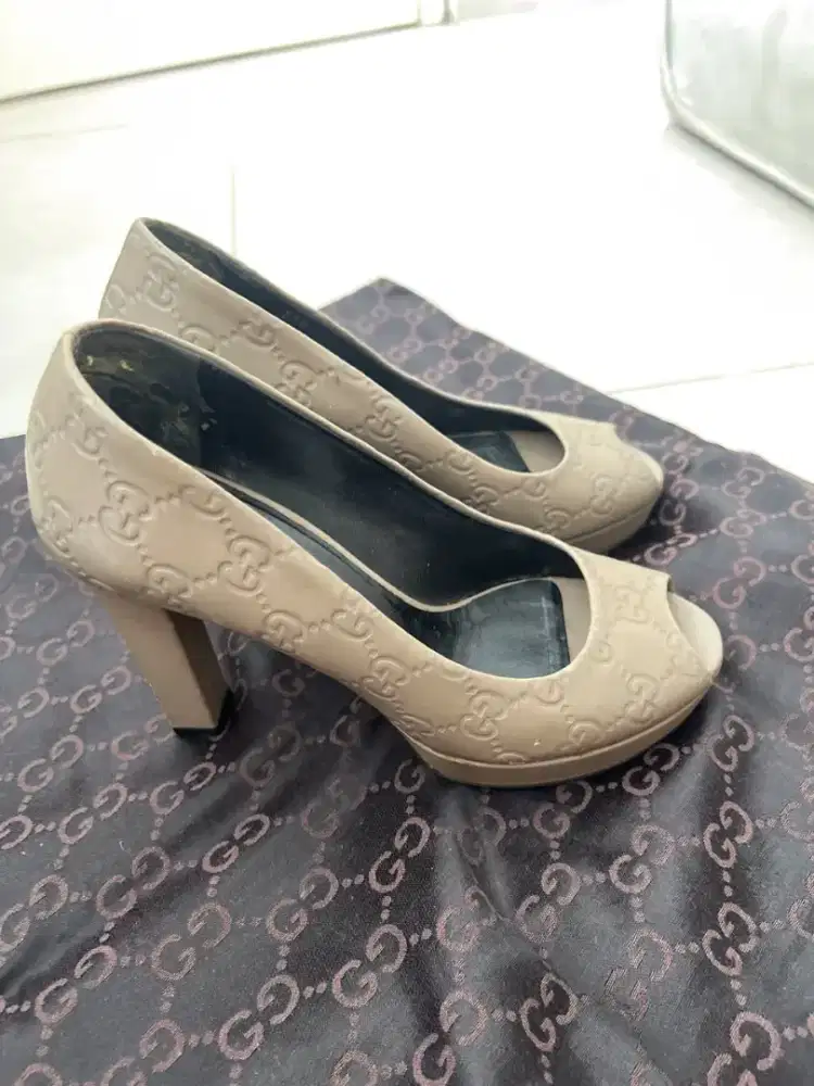 Gucci Guccissima Leather Peep-Toe Pumps