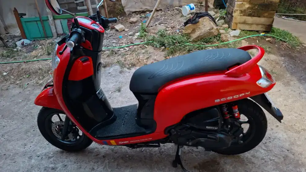 Scoopy Donat Merah Hitam (Terawat)