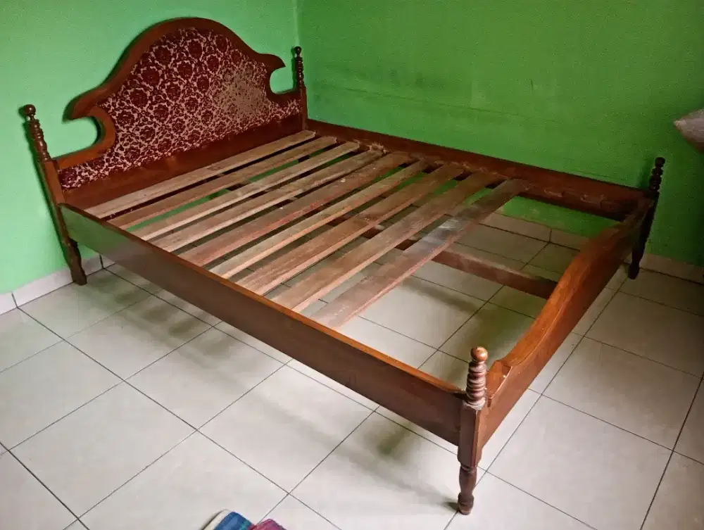 DIJUAL RANJANG KAYU KLASIK BEKAS