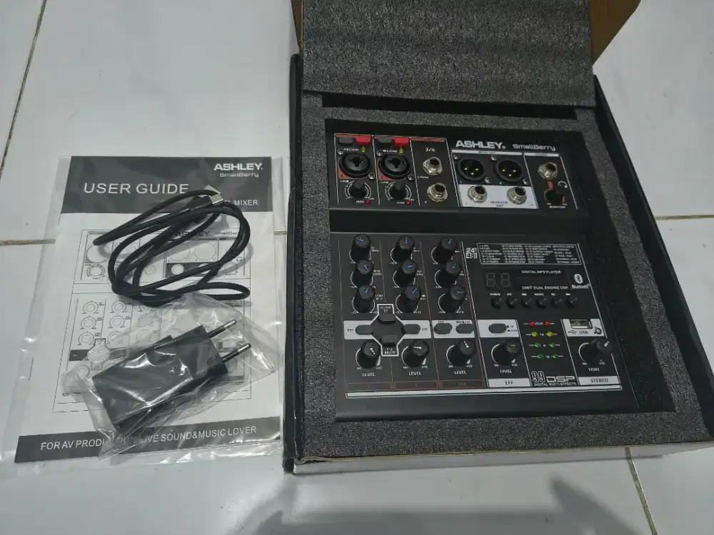Mixer 4 ch, Ashley smallbery
