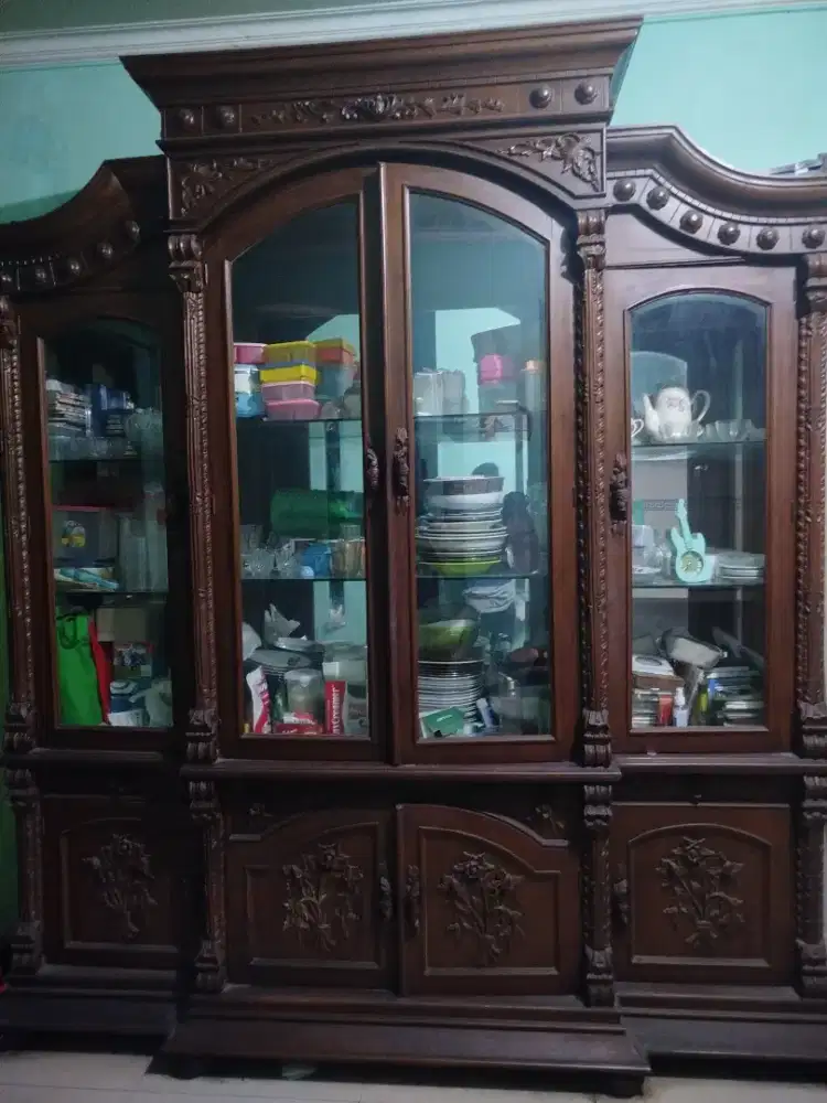 Lemari Hias Pajangan Ukir Jati  ukuran jumbo
