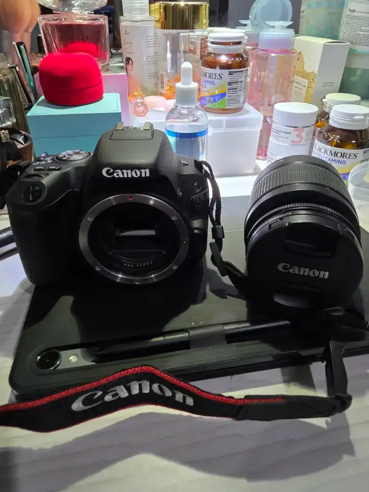 Dijual kamera CANON EOS 200D
