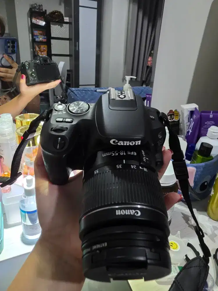 Dijual kamera CANON EOS 200D