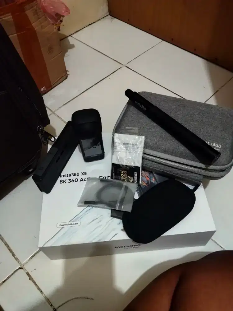 Insta360 x5 essentials bundle