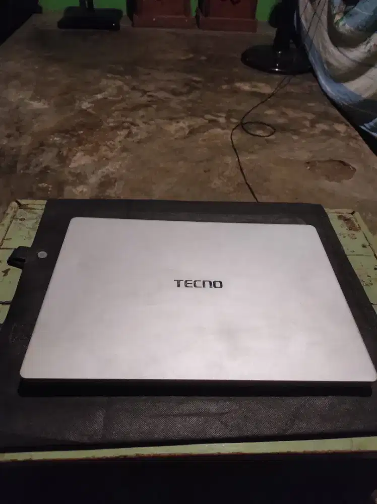Laptop Tecno Megabook kigs