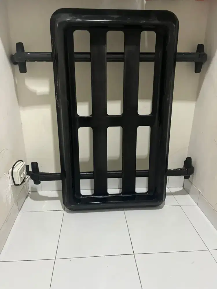 Cross Bar dan Roof Rack Mobil Bekas