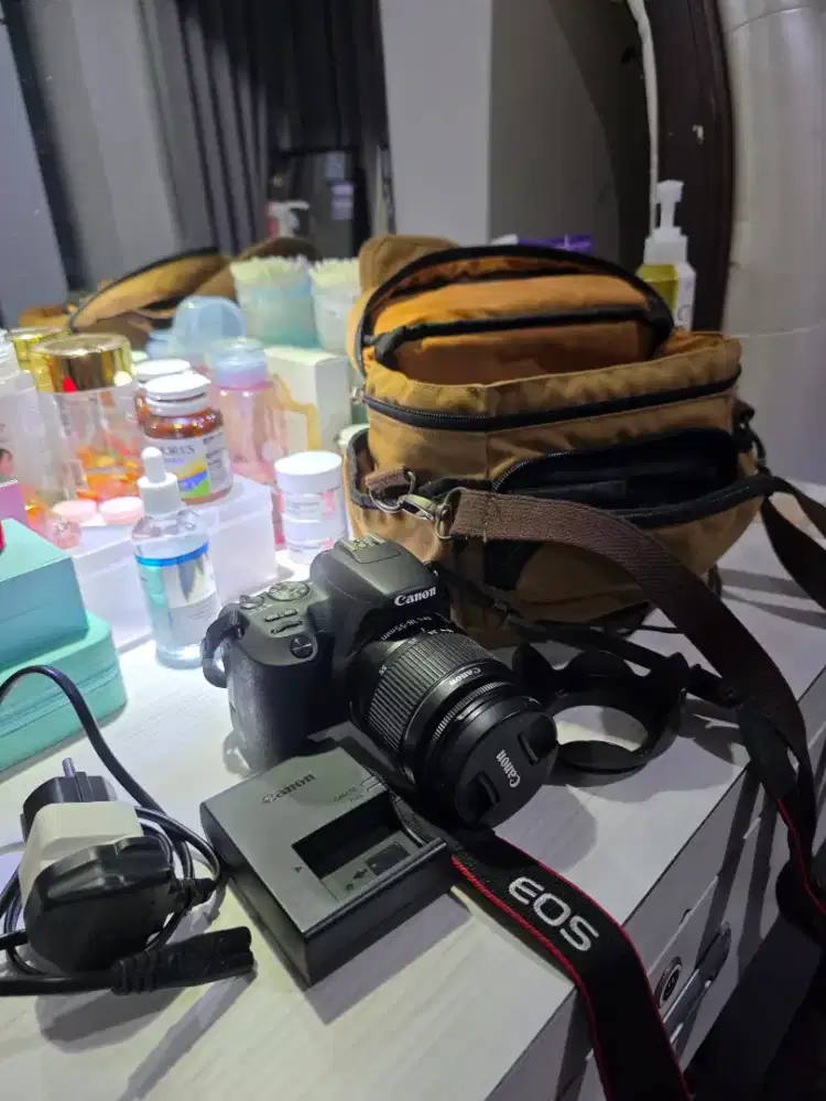 Dijual kamera CANON EOS 200D