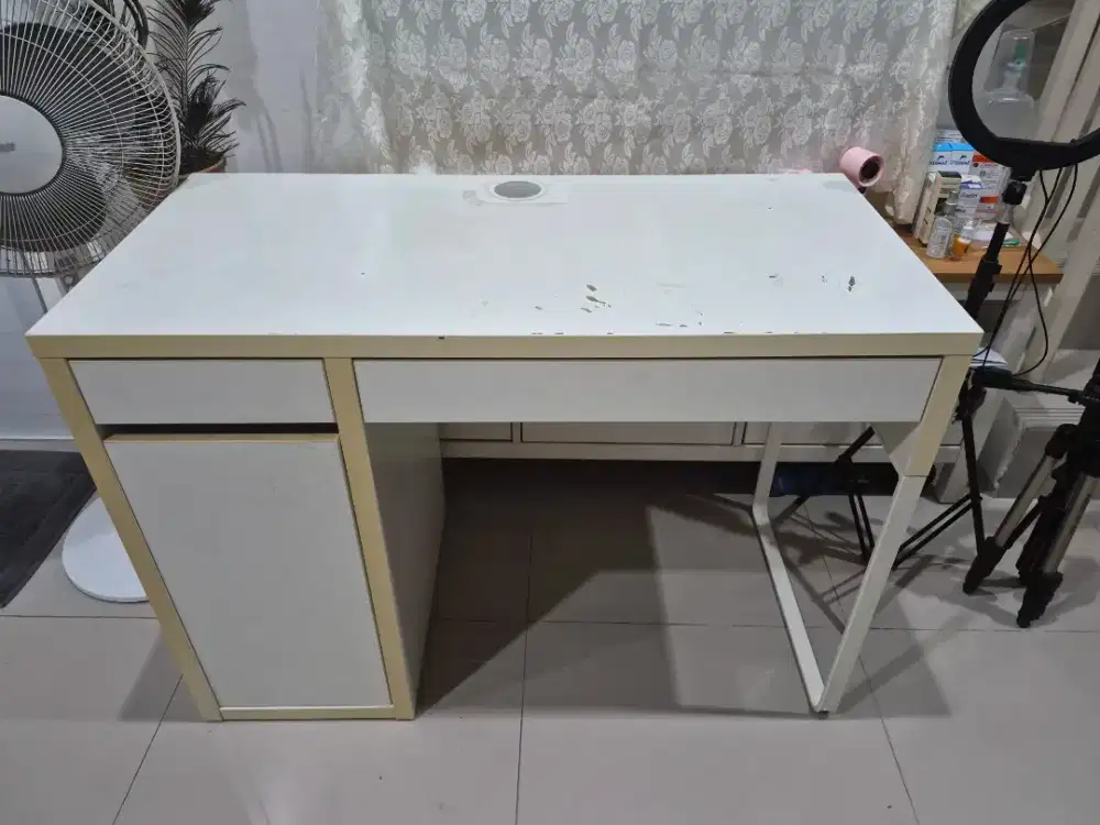 Meja belajar IKEA