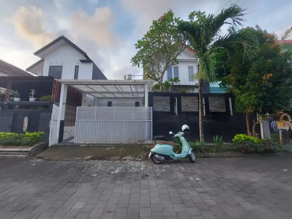 Disewakan Rumah 2 Lantai Furnished One Gate System di Taman Mumbul, Nusa Dua.