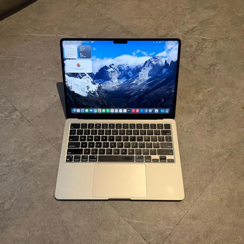 Macbook Air M2 16/256 13 inch Silver Garansi Apple Care+