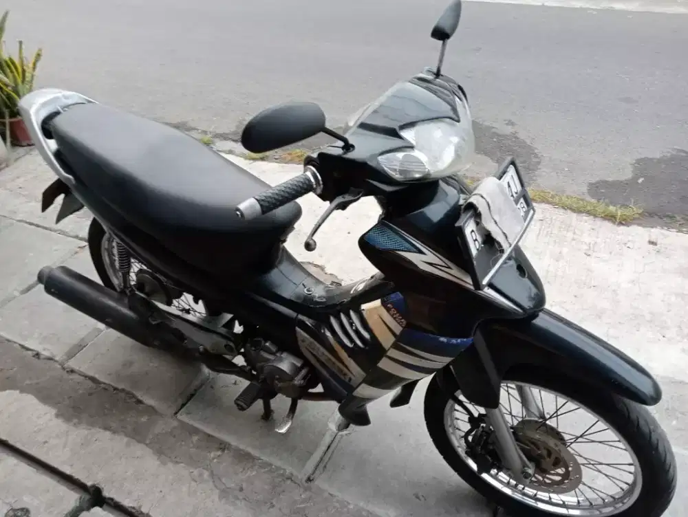 Suzuki Shogun 125R tahun 2004.