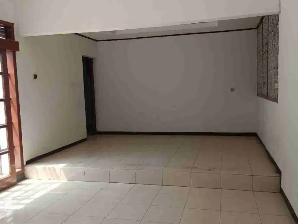 Disewakan Rumah Bagus Di Jalan Kembar