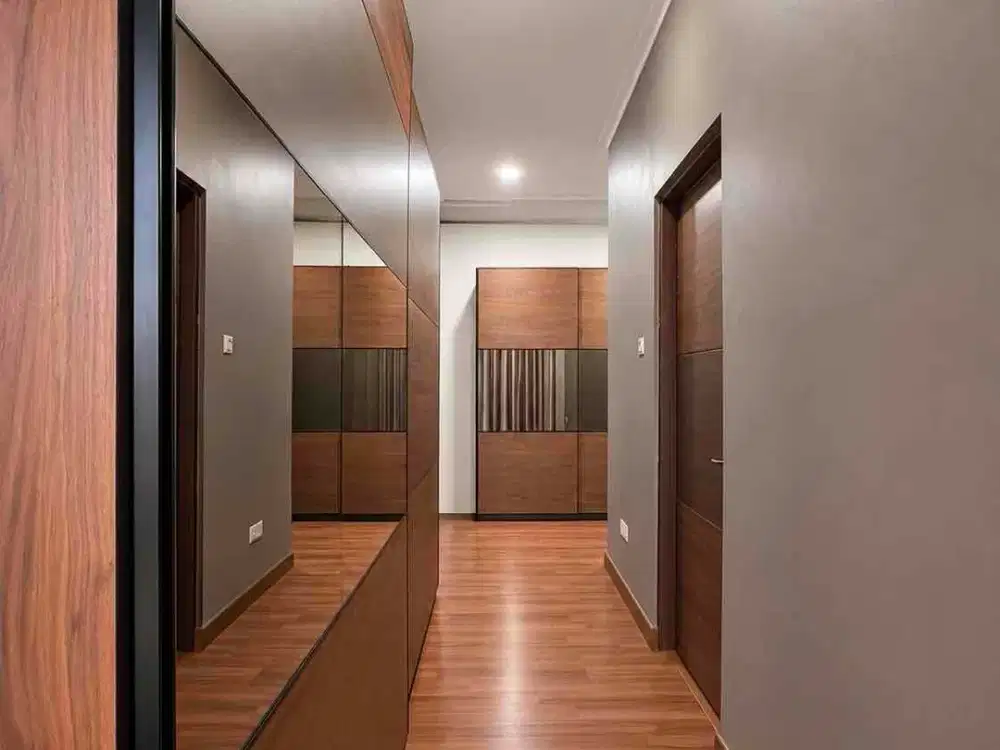 Rumah Besar Griya Loka Hadap Selatan-Barat di BSD City | LT 460 m² LB 700 m²