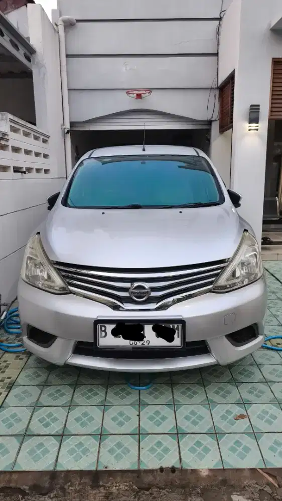 GRAND LIVINA SV AT _ NISSAN