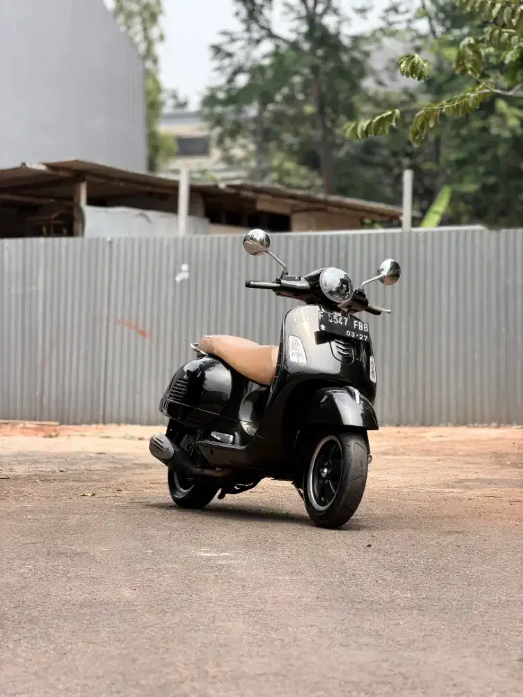 DIJUAL PIAGGIO VESPA GTS 150 3V TAHUN 2016 PERFECT CONDITION