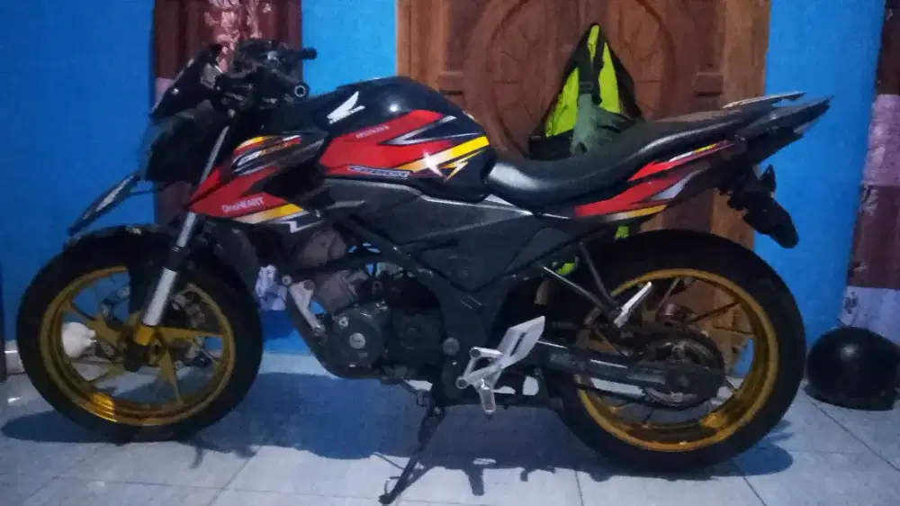 Di jual murah Motor CB150 R
